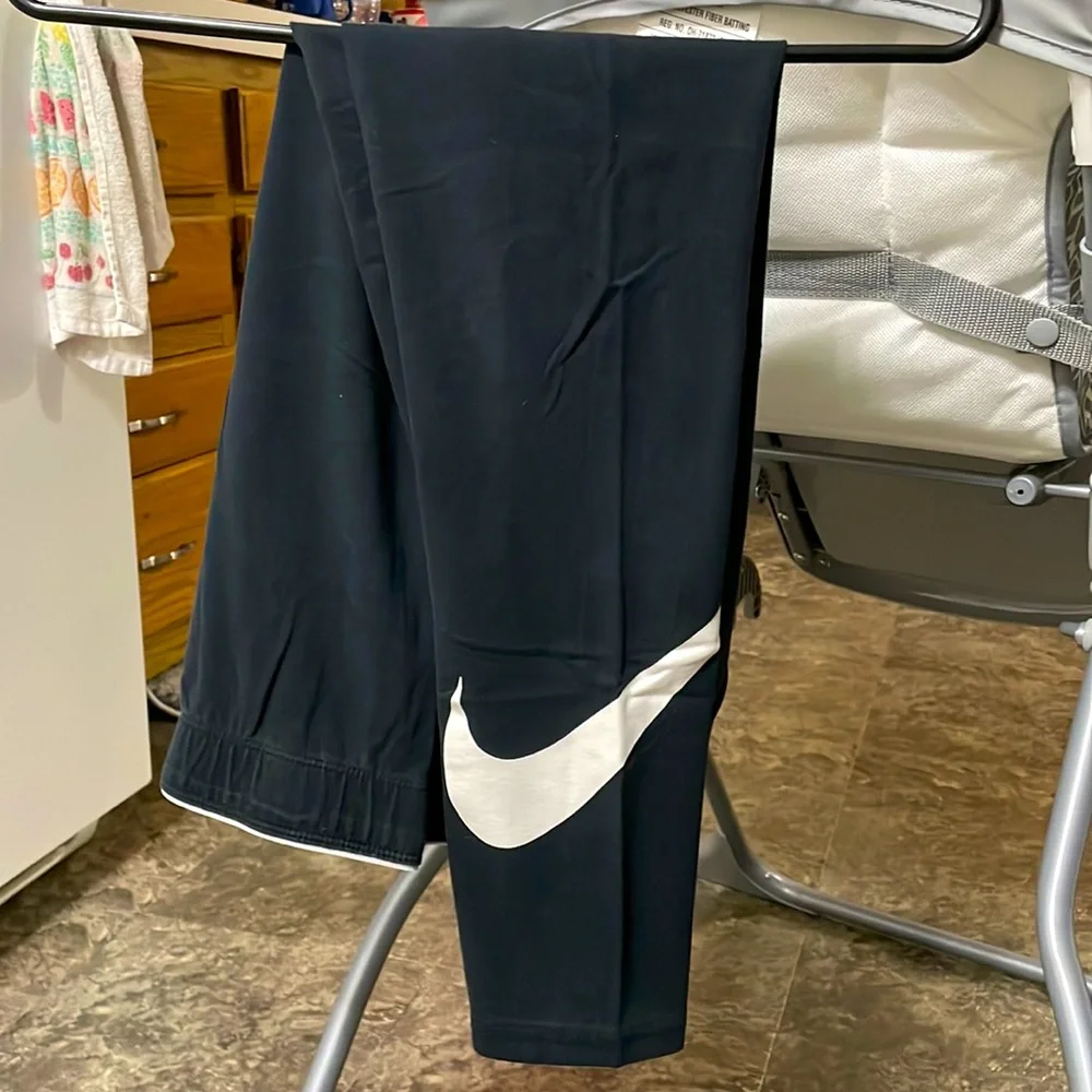 Women’s Nike leggings - Picture 1 of 3